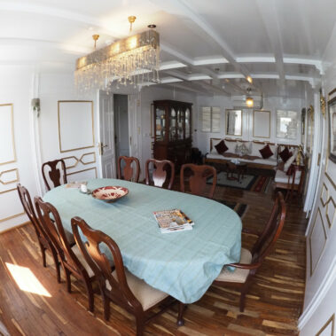 Dahabiya MINYA Salon