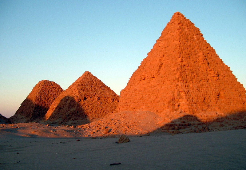 Pyramiden von Nuri, Sudan. Foto von Vit Hassan (CC BY-SA 2.0), via Wikimedia Commons.